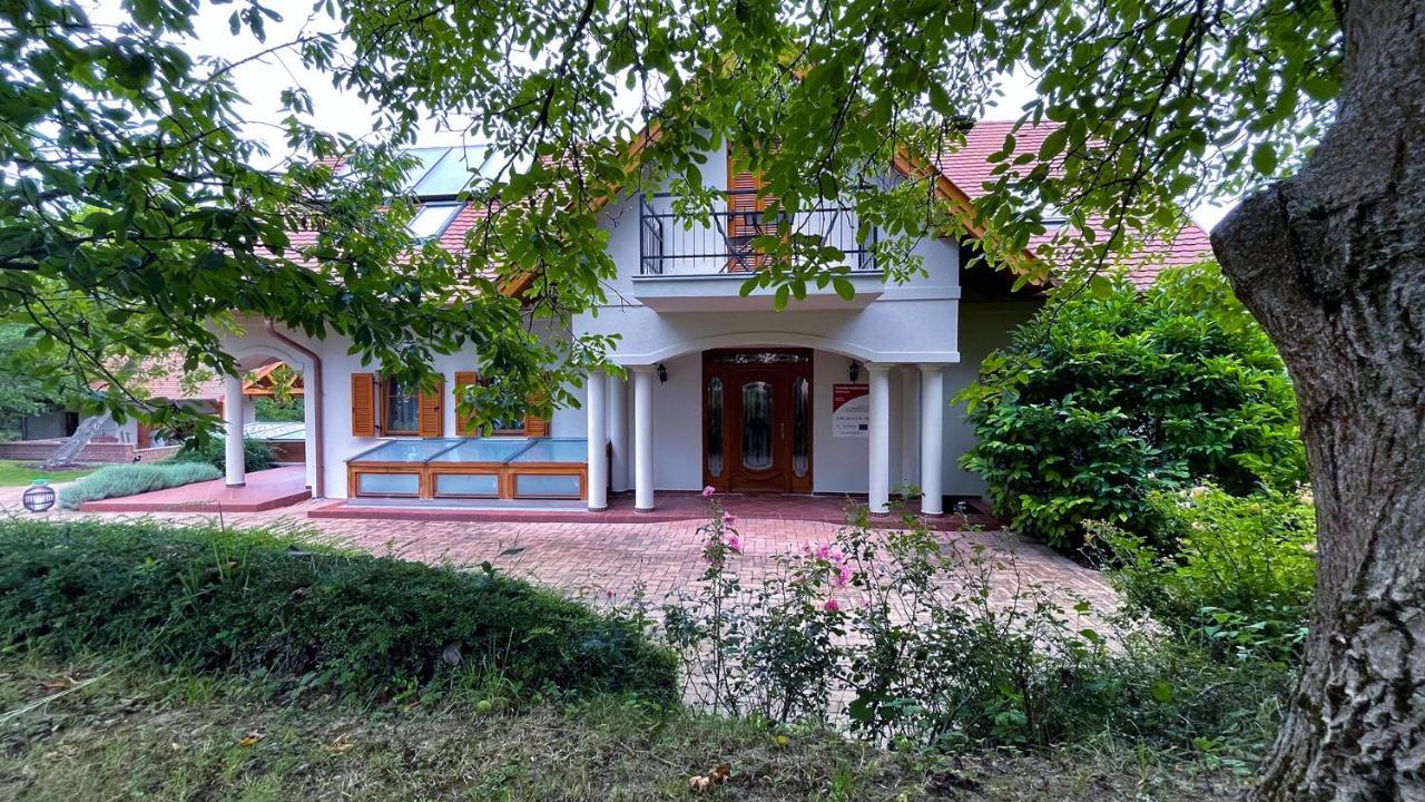 Ozkut Apartmanhaz Olmod Ngoại thất bức ảnh