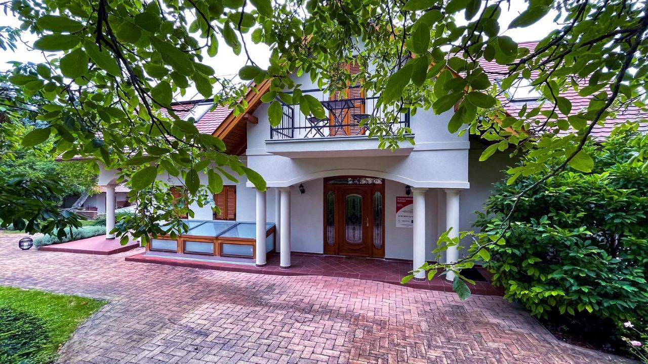 Ozkut Apartmanhaz Olmod Ngoại thất bức ảnh