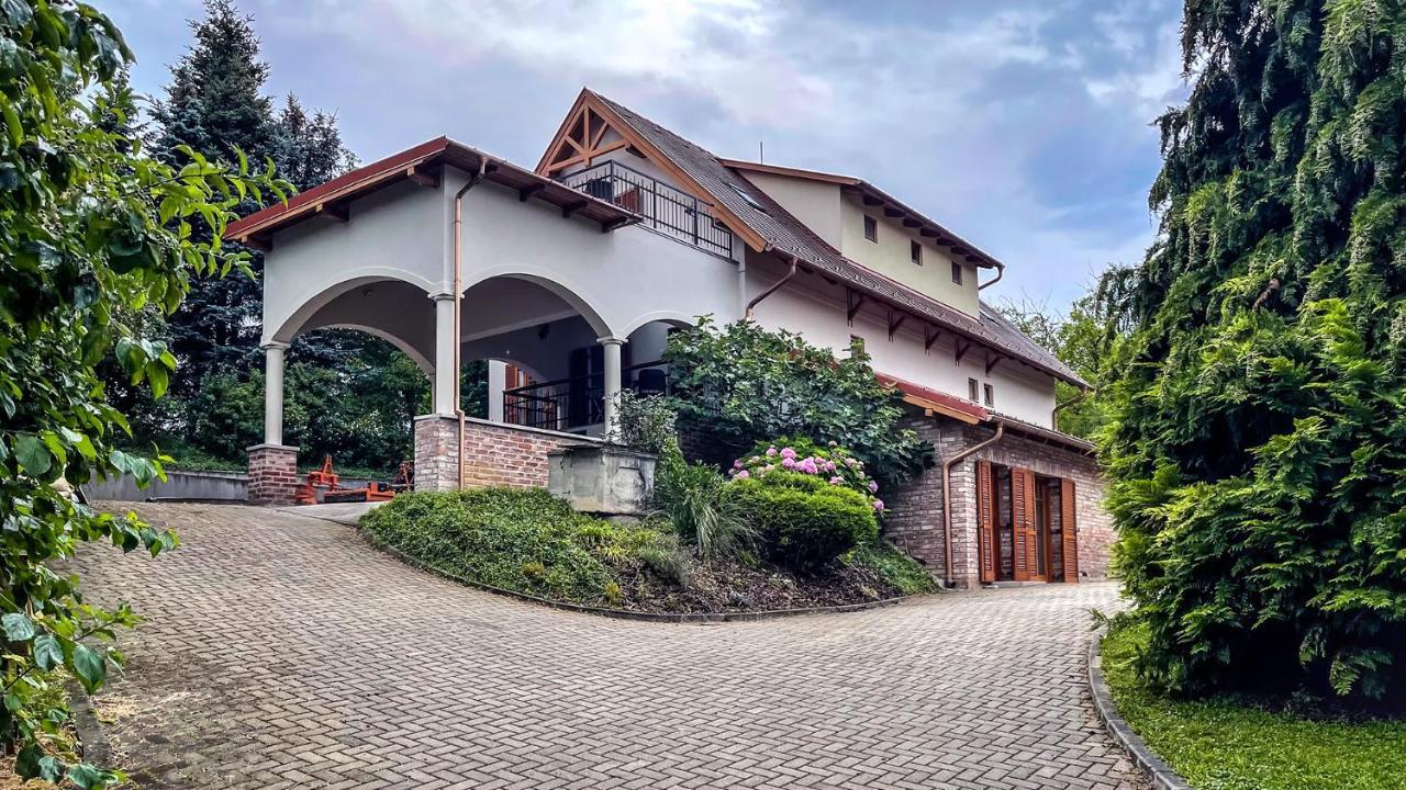 Ozkut Apartmanhaz Olmod Ngoại thất bức ảnh