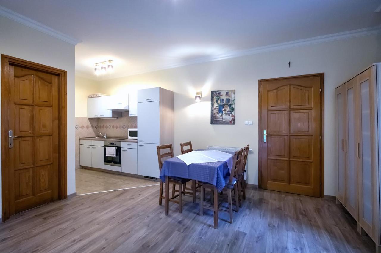 Ozkut Apartmanhaz Olmod Ngoại thất bức ảnh