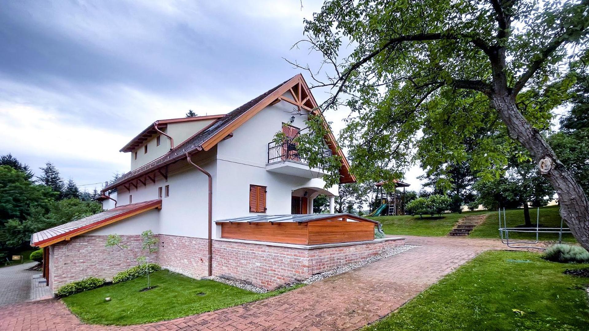 Ozkut Apartmanhaz Olmod Ngoại thất bức ảnh