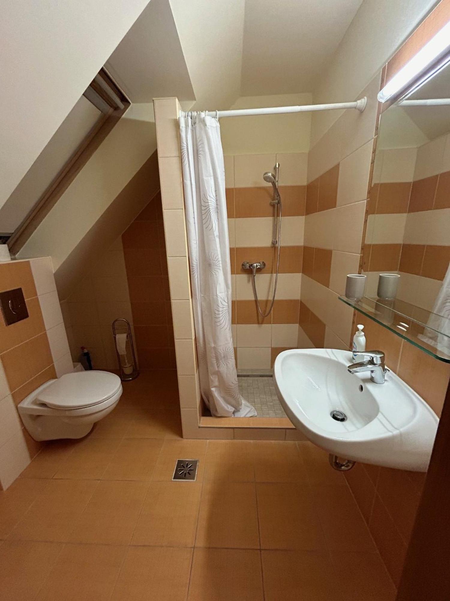 Ozkut Apartmanhaz Olmod Ngoại thất bức ảnh